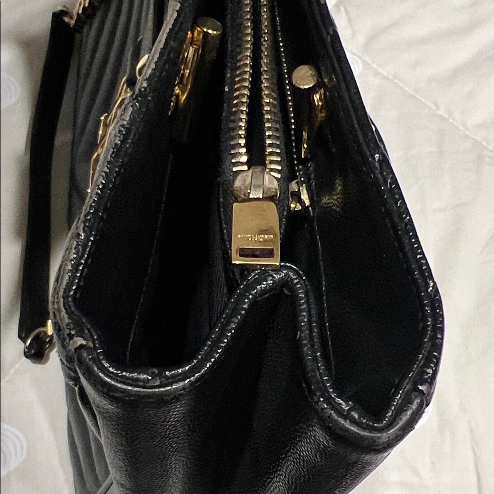 Yves Saint Laurent Black Quilted Shoulder Bag with Gold Chains - Picture 5 of 9